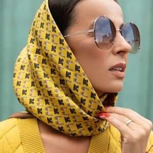 Max Mara Alpaca Llama silk scarf size 35”x 35”